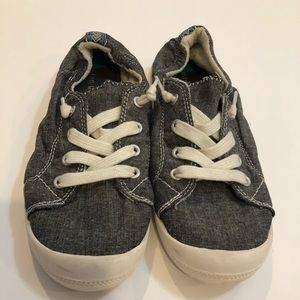 Madden Girl Slip On Sneakers Sz 8, Black